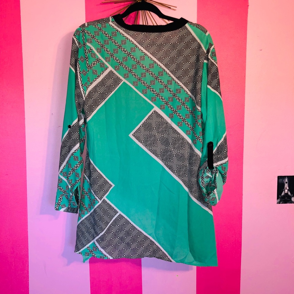 Super Cute Pattern Top! - Picture 4 of 4